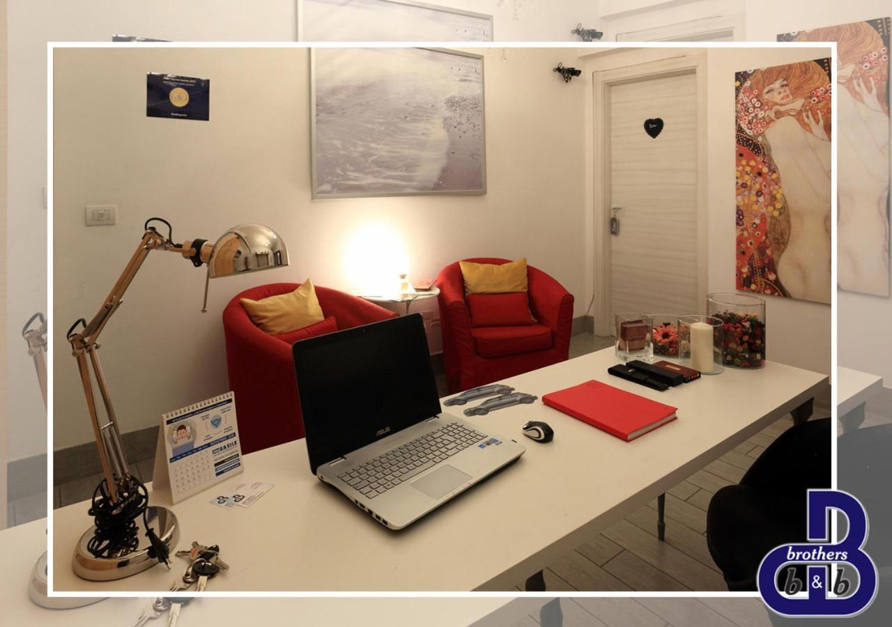 B&B Brothers Suite Vomero เนเปิลส์ ภายนอก รูปภาพ